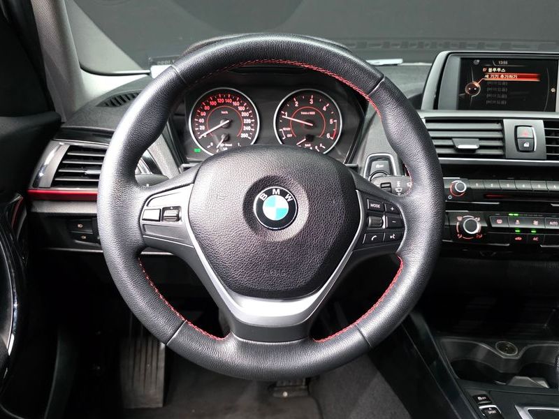2017 BMW 1시리즈 118d Sport 5Door photo 12