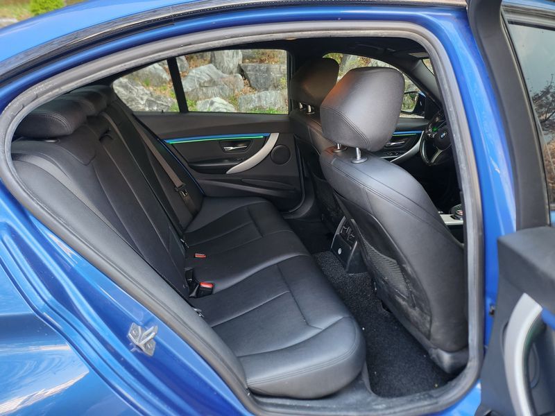 2017 BMW 3 Series 320d M Sport photo 15