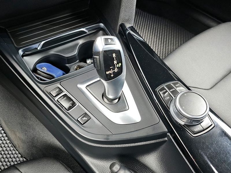 2017 BMW 3 Series 320d photo 9