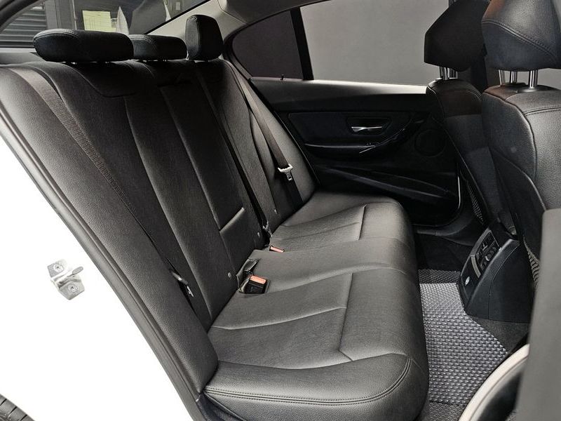 2017 BMW 3 Series 320d photo 11
