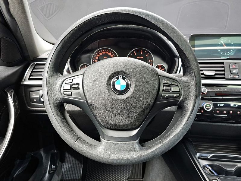 2017 BMW 3 Series 320d photo 12