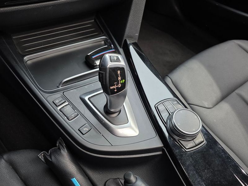 2017 BMW 3 Series 320d photo 9