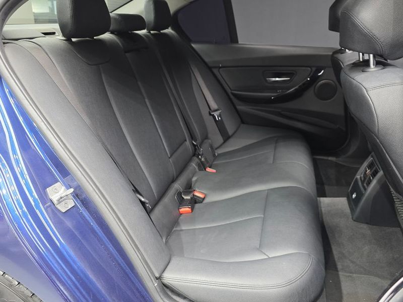 2017 BMW 3 Series 320d photo 12