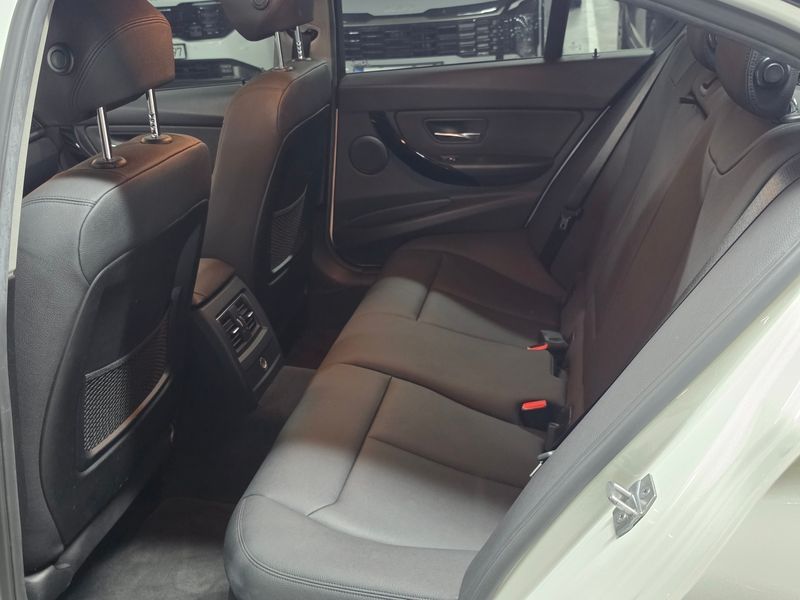 2017 BMW 3 Series 320d photo 9