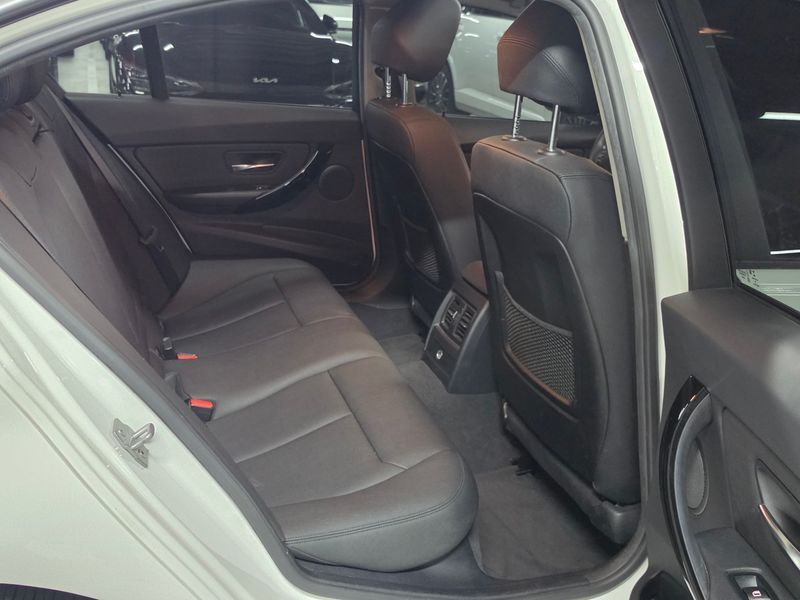 2017 BMW 3 Series 320d photo 10
