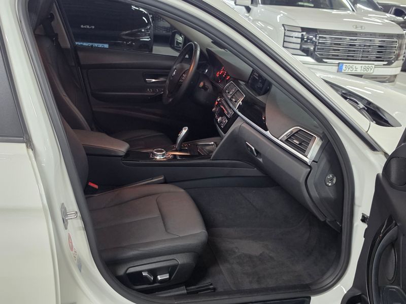 2017 BMW 3 Series 320d photo 11