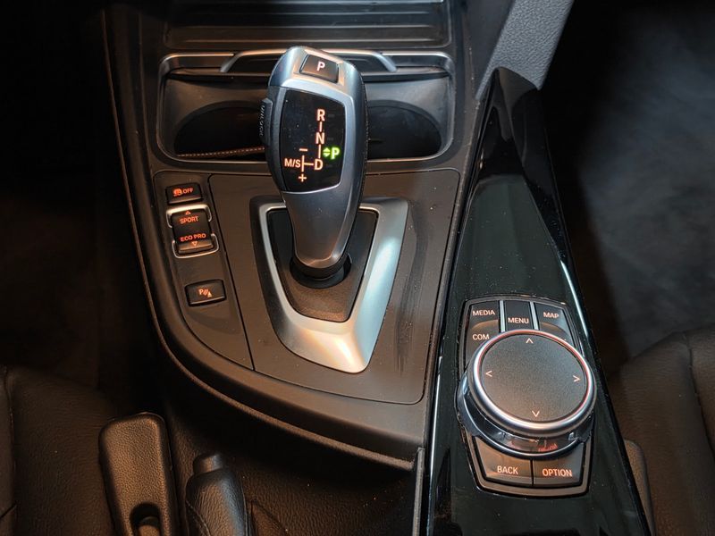 2017 BMW 3 Series 320d photo 16