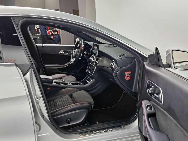 2018 Mercedes-Benz A-Class CLA220 AMG Line photo 11