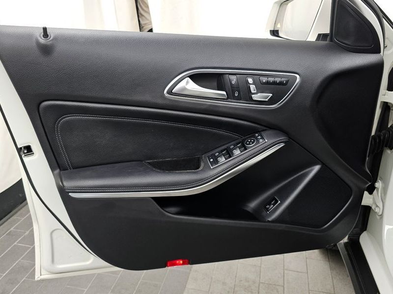 2018 Mercedes-Benz A-Class GLA220 photo 24
