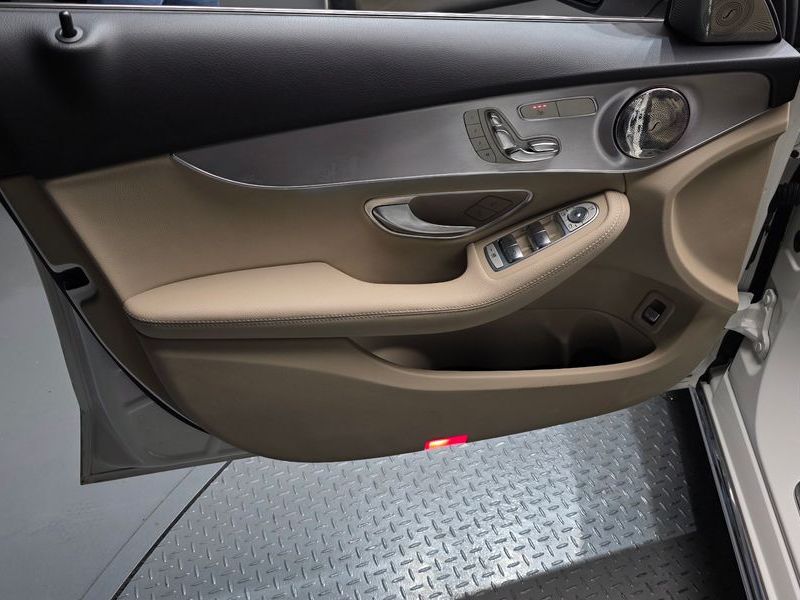 2018 Mercedes-Benz C-Class C200 Avantgarde photo 24