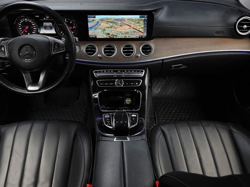 2018 Mercedes-Benz E-Class E220d Exclusive photo 7