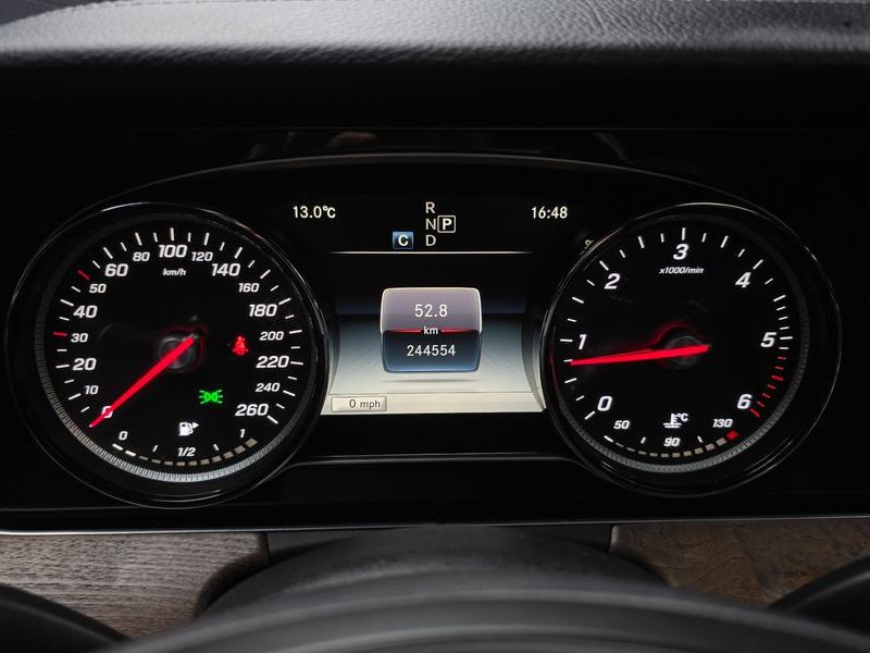 2018 Mercedes-Benz E-Class E220d Exclusive photo 8
