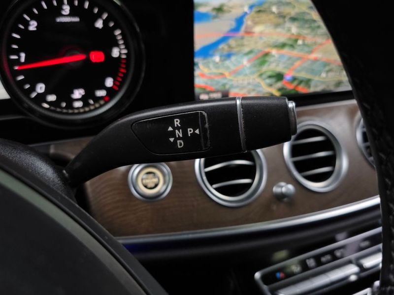 2018 Mercedes-Benz E-Class E220d Exclusive photo 9
