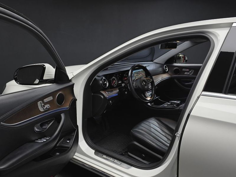 2018 Mercedes-Benz E-Class E220d Exclusive photo 10