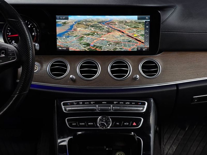 2018 Mercedes-Benz E-Class E220d Exclusive photo 14