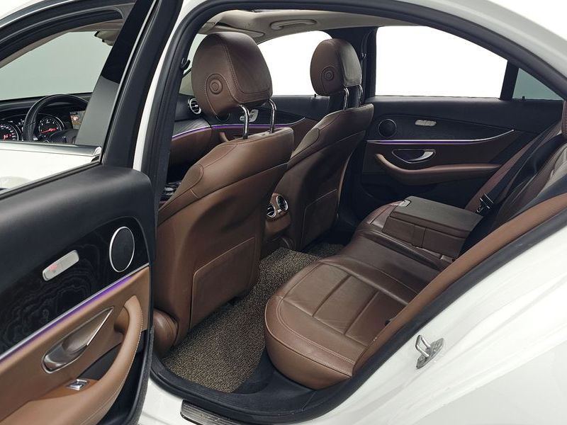2018 Mercedes-Benz E-Class E220d Avantgarde photo 12