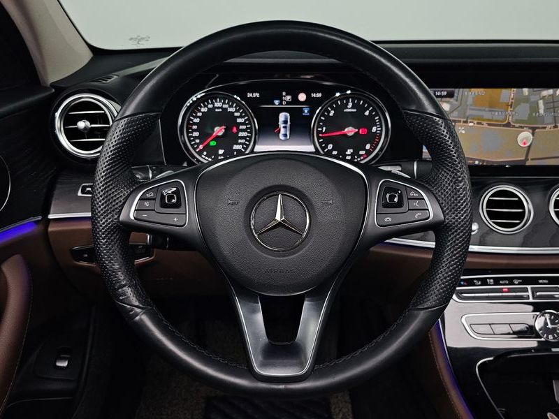 2018 Mercedes-Benz E-Class E220d Avantgarde photo 13