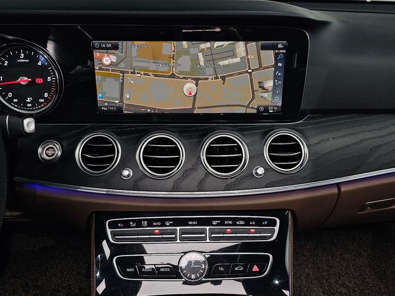 2018 Mercedes-Benz E-Class E220d Avantgarde photo 14