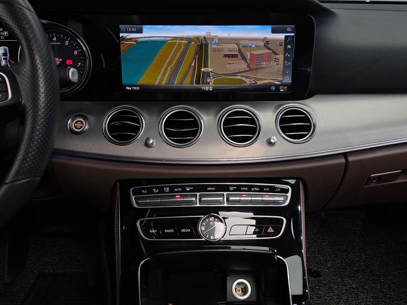 2018 Mercedes-Benz E-Class E200 Avantgarde photo 14