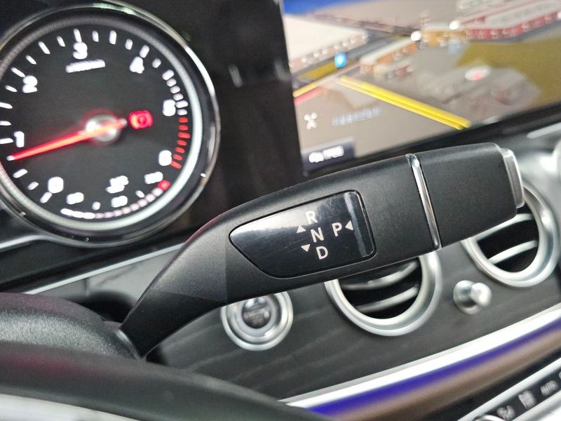 2018 Mercedes-Benz E-Class E220d 4MATIC Avantgarde photo 9