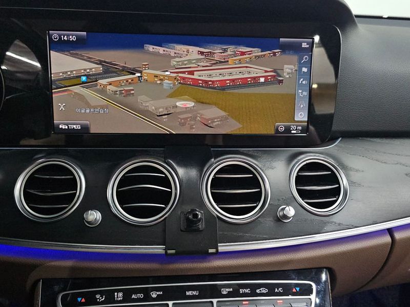 2018 Mercedes-Benz E-Class E220d 4MATIC Avantgarde photo 14