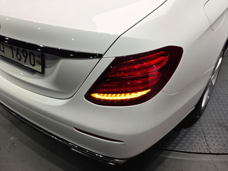 2018 Mercedes-Benz E-Class E200 Avantgarde photo 23