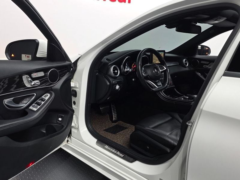 2018 Mercedes-Benz C-Class C200 4MATIC AMG Line photo 10