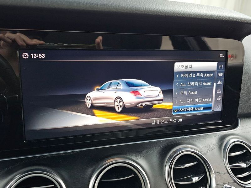 2018 Mercedes-Benz E-Class E220d 4MATIC Avantgarde photo 17