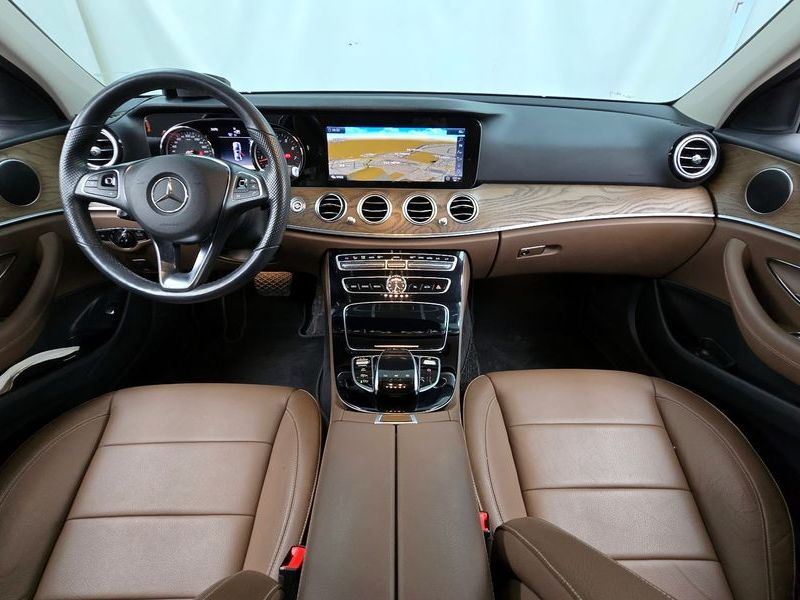 2018 Mercedes-Benz E-Class E300 4MATIC Exclusive photo 7