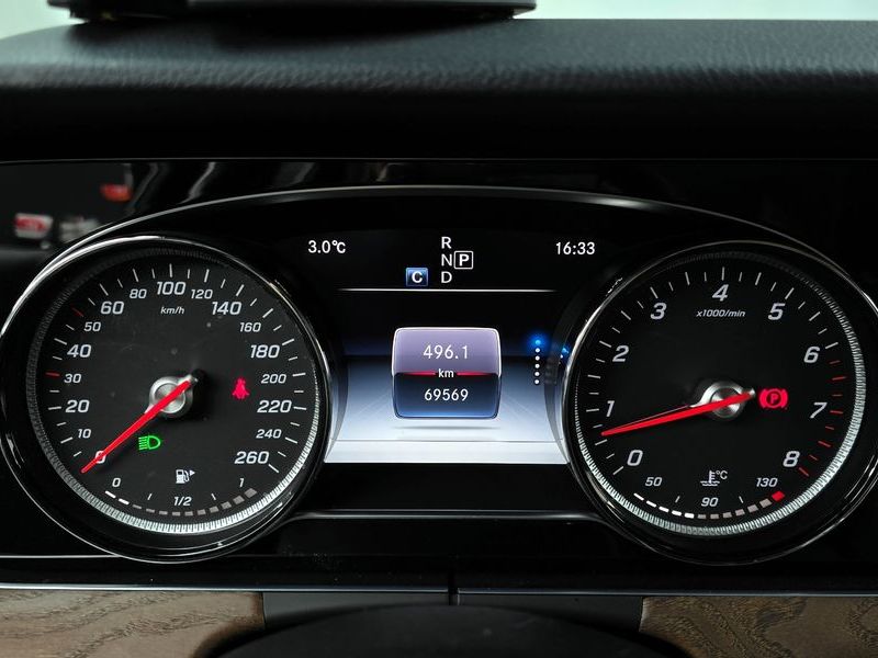 2018 Mercedes-Benz E-Class E300 4MATIC Exclusive photo 8