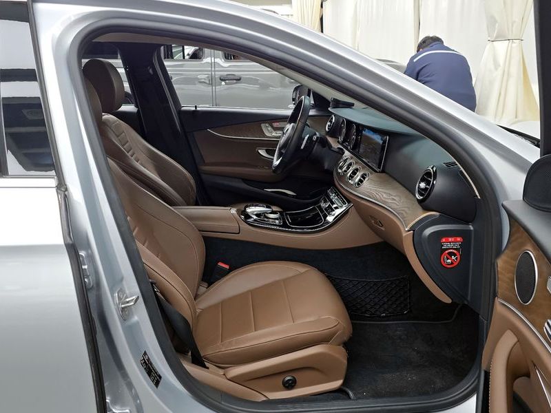 2018 Mercedes-Benz E-Class E300 4MATIC Exclusive photo 11