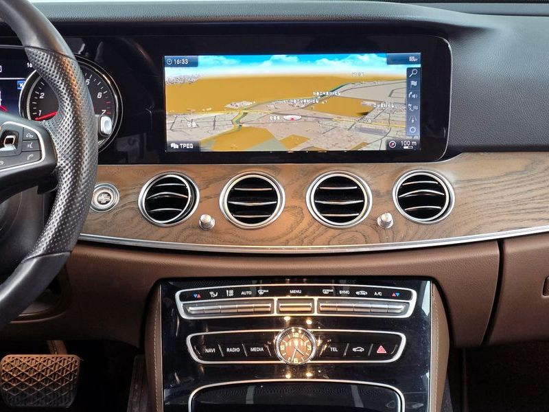 2018 Mercedes-Benz E-Class E300 4MATIC Exclusive photo 14