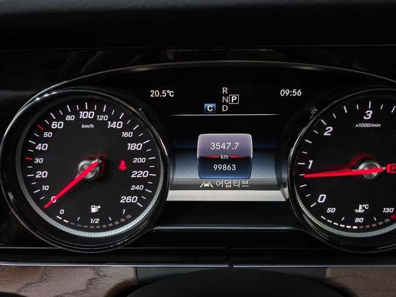 2018 Mercedes-Benz E-Class E220d Exclusive photo 8