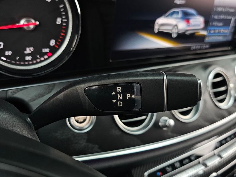 2018 Mercedes-Benz E-Class E220d Avantgarde photo 9