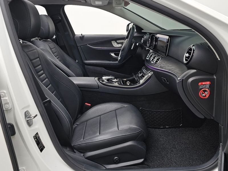 2018 Mercedes-Benz E-Class E220d Avantgarde photo 11