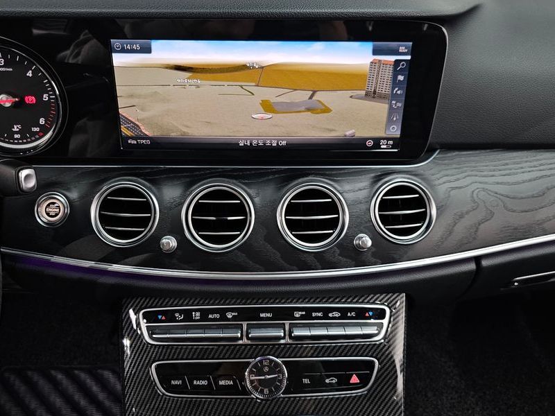 2018 Mercedes-Benz E-Class E220d Avantgarde photo 14