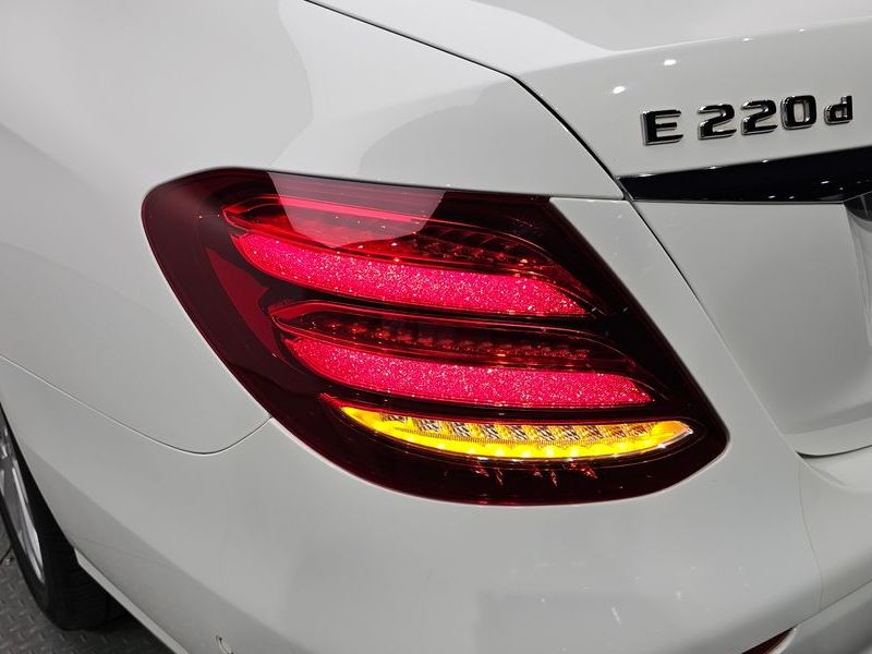 2018 Mercedes-Benz E-Class E220d Avantgarde photo 23