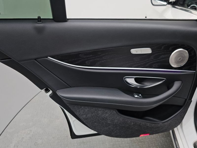 2018 Mercedes-Benz E-Class E220d Avantgarde photo 25