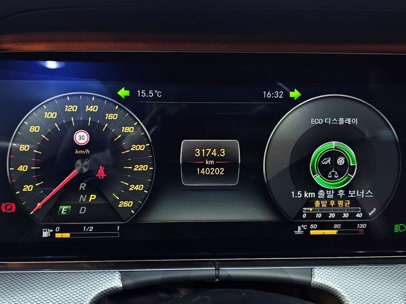 2018 Mercedes-Benz E-Class E300 AMG Line photo 8