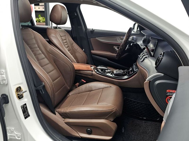 2018 Mercedes-Benz E-Class E300 AMG Line photo 10