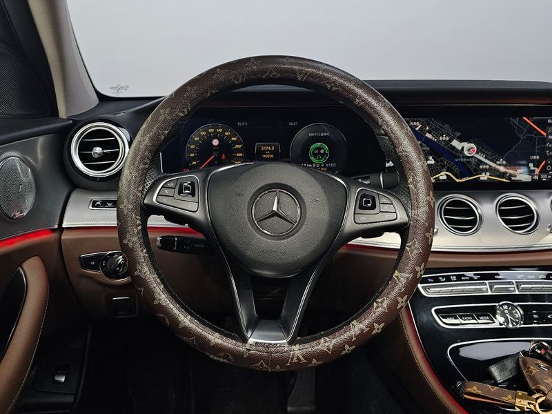 2018 Mercedes-Benz E-Class E300 AMG Line photo 13