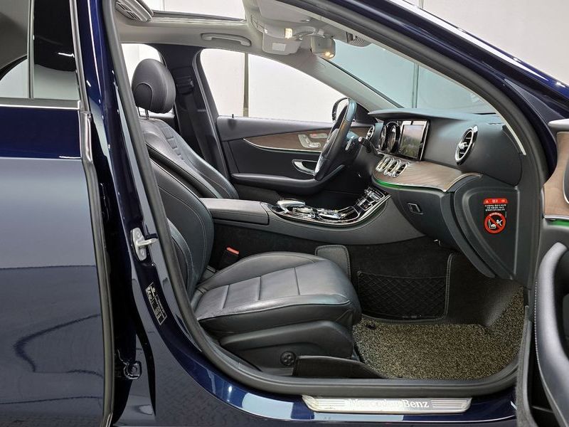 2018 Mercedes-Benz E-Class E300 Exclusive photo 10