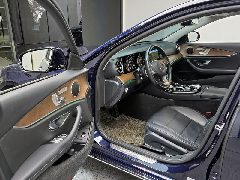 2018 Mercedes-Benz E-Class E300 Exclusive photo 11