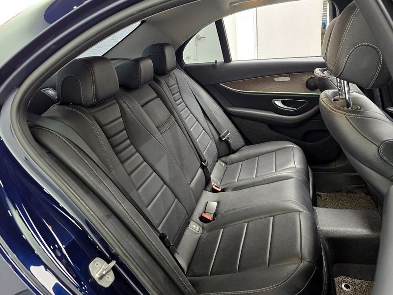 2018 Mercedes-Benz E-Class E300 Exclusive photo 12