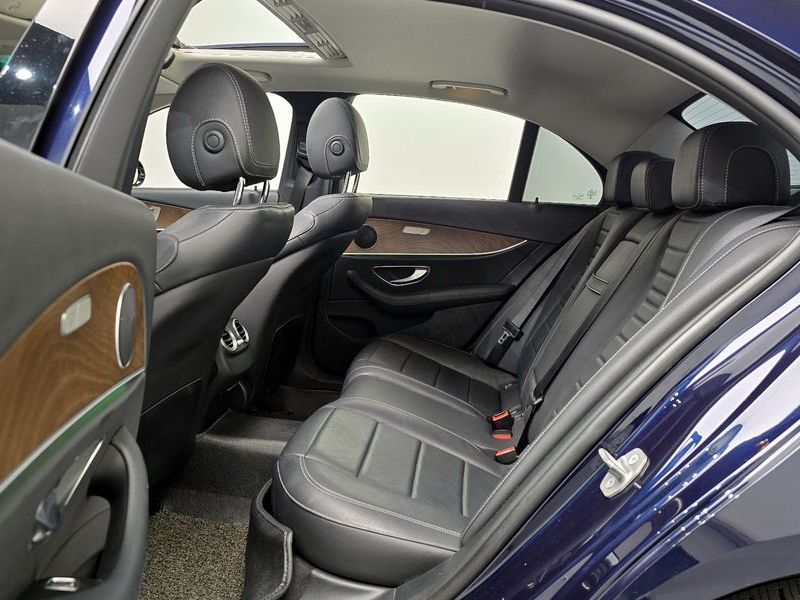 2018 Mercedes-Benz E-Class E300 Exclusive photo 13