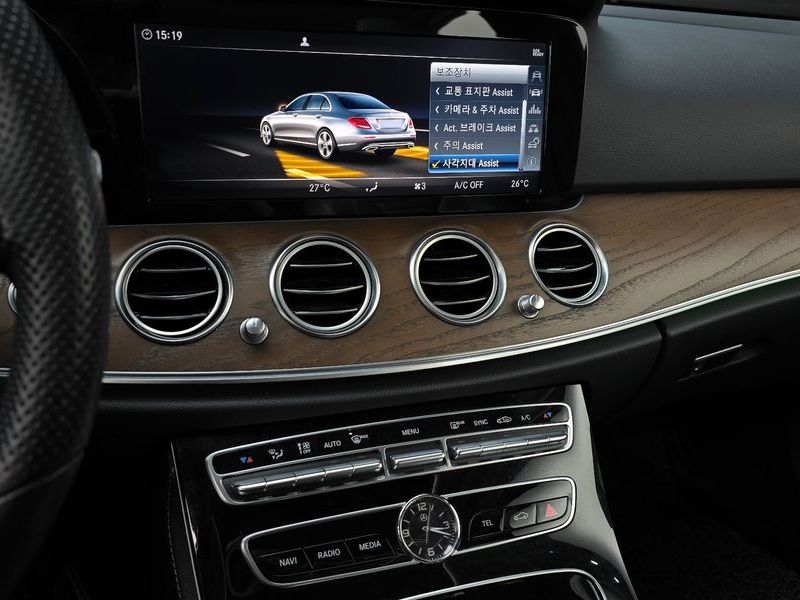 2018 Mercedes-Benz E-Class E300 Exclusive photo 16