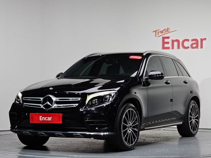 2019 Mercedes-Benz C-Class GLC300 4MATIC AMG Line photo 1