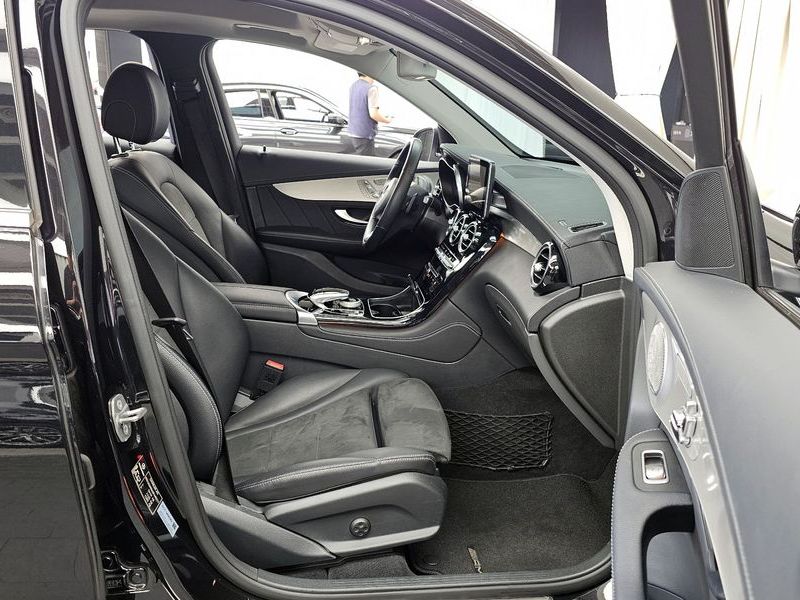 2019 Mercedes-Benz C-Class GLC300 4MATIC AMG Line photo 11