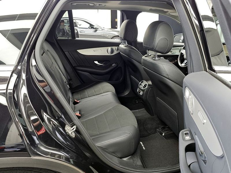 2019 Mercedes-Benz C-Class GLC300 4MATIC AMG Line photo 12