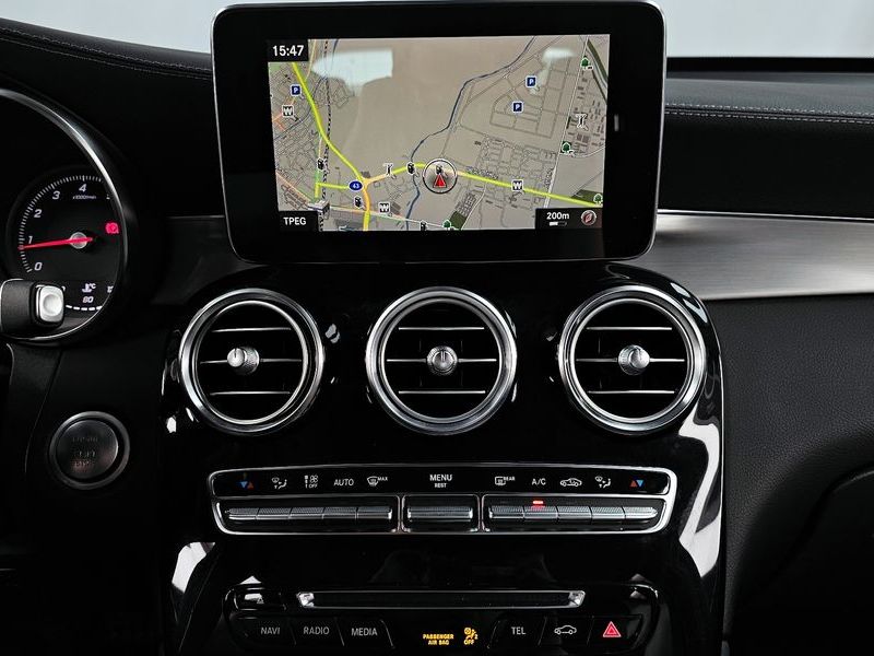 2019 Mercedes-Benz C-Class GLC300 4MATIC AMG Line photo 14